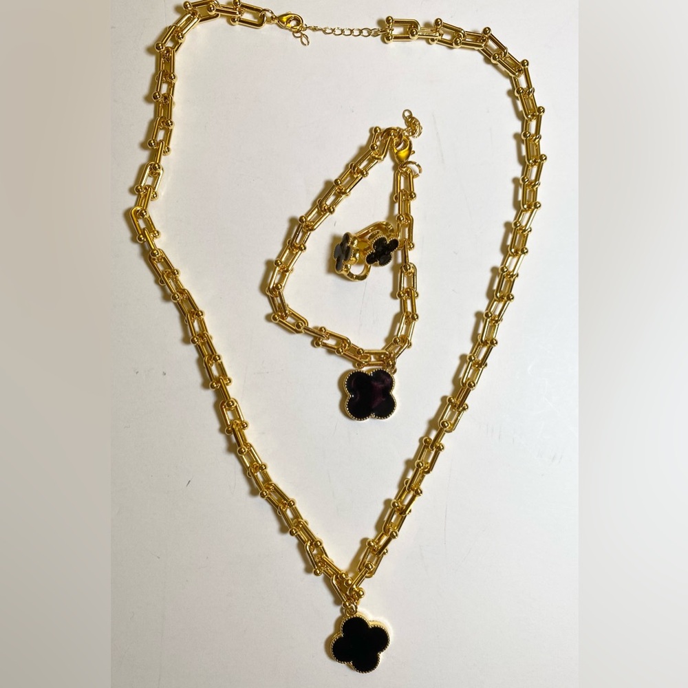 Quatrefoil Pendant on Chain Link Necklace 3-Piece set w/ Earrings and Bracelet - Picture 2 of 5